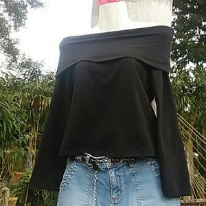 Tammy Mars Black off-the-shoulder Top